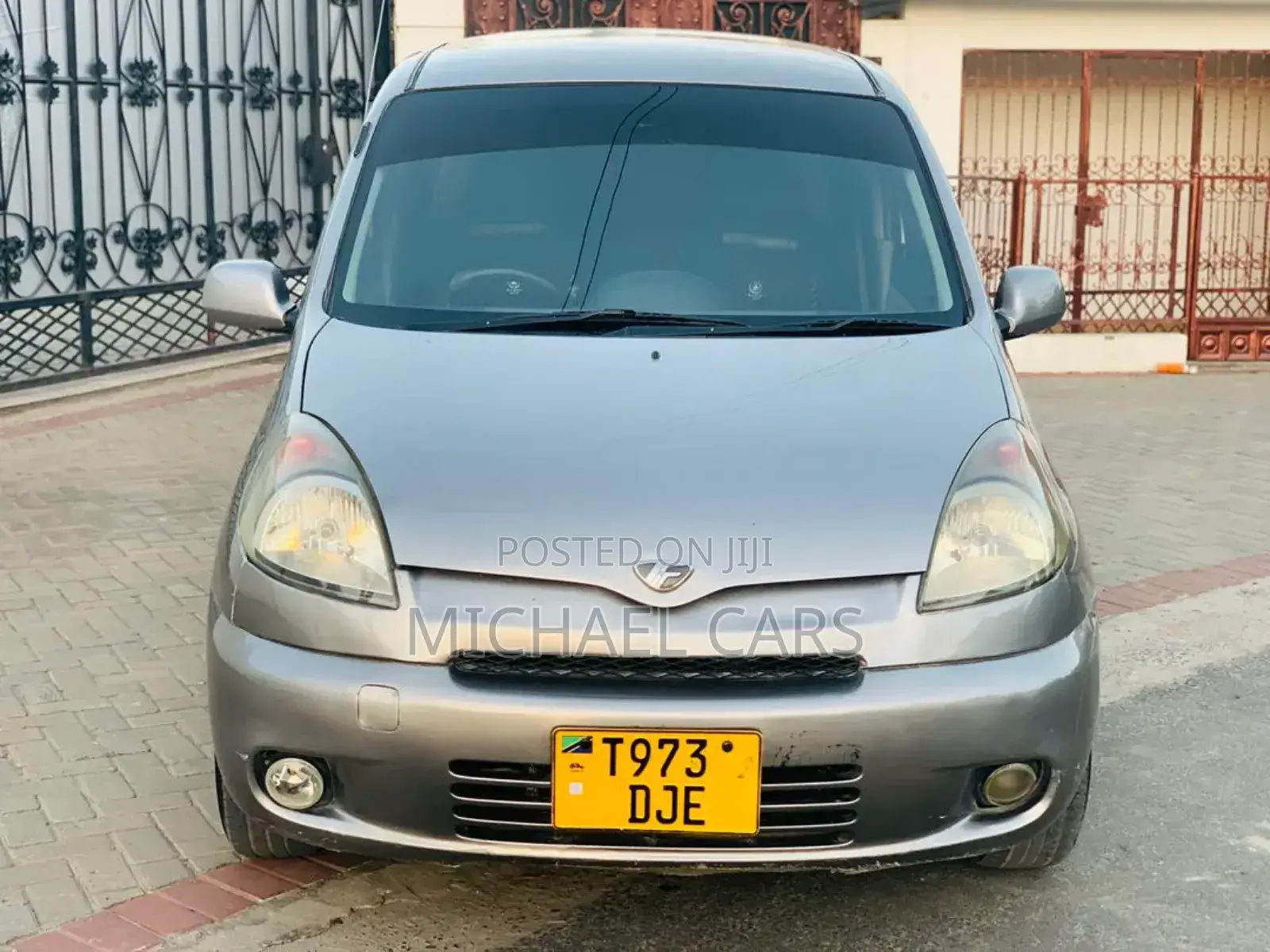 Toyota Fun Cargo 2004 Silver