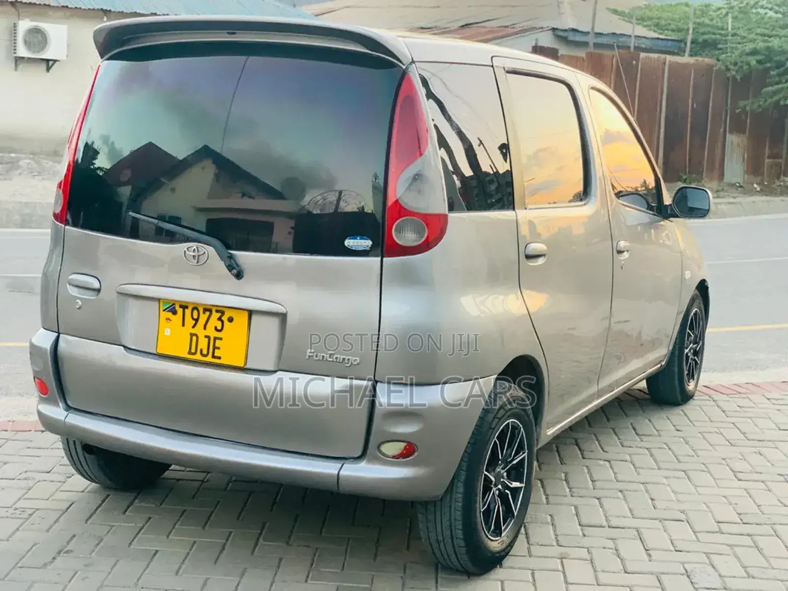 Toyota Fun Cargo 2004 Silver