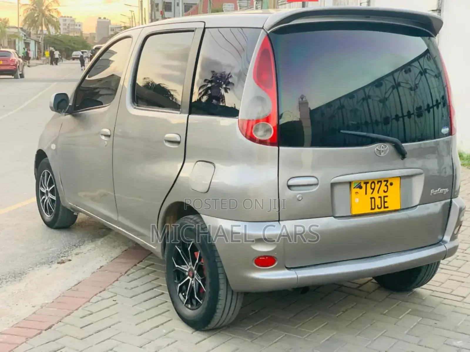 Toyota Fun Cargo 2004 Silver
