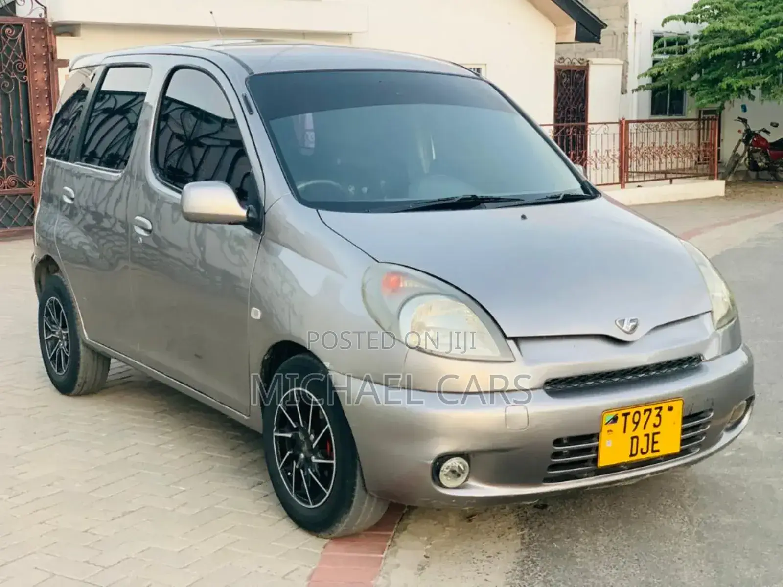 Toyota Fun Cargo 2004 Silver