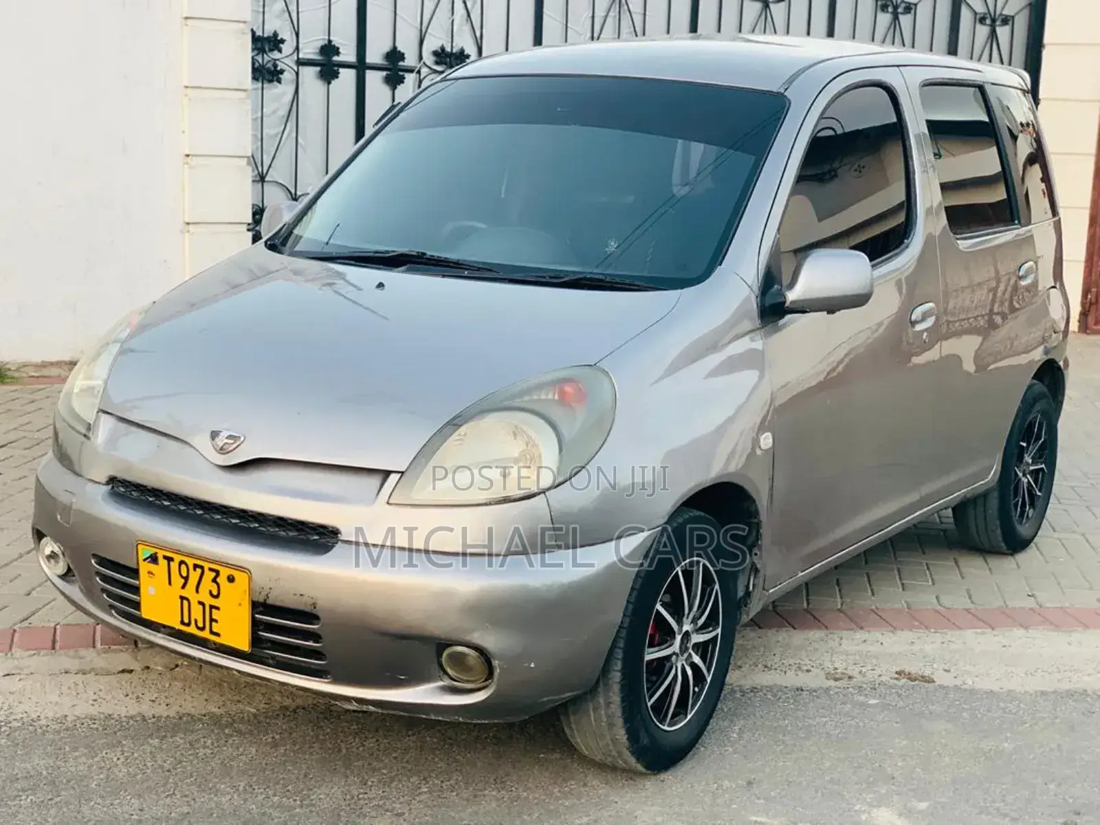 Toyota Fun Cargo 2004 Silver