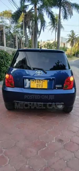 Toyota IST 2004 Blue