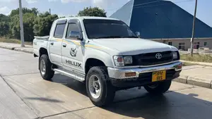 Toyota Hilux 2001 White