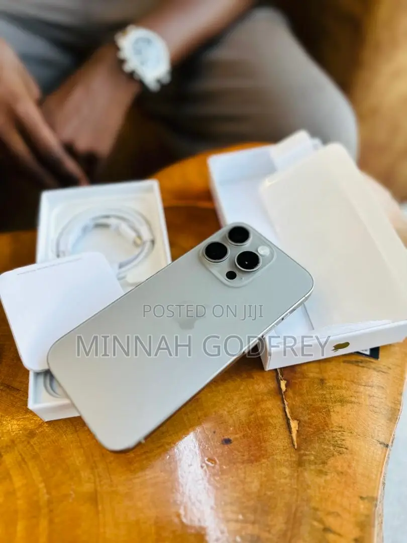 New Apple iPhone 15 Pro Max 256 GB Silver