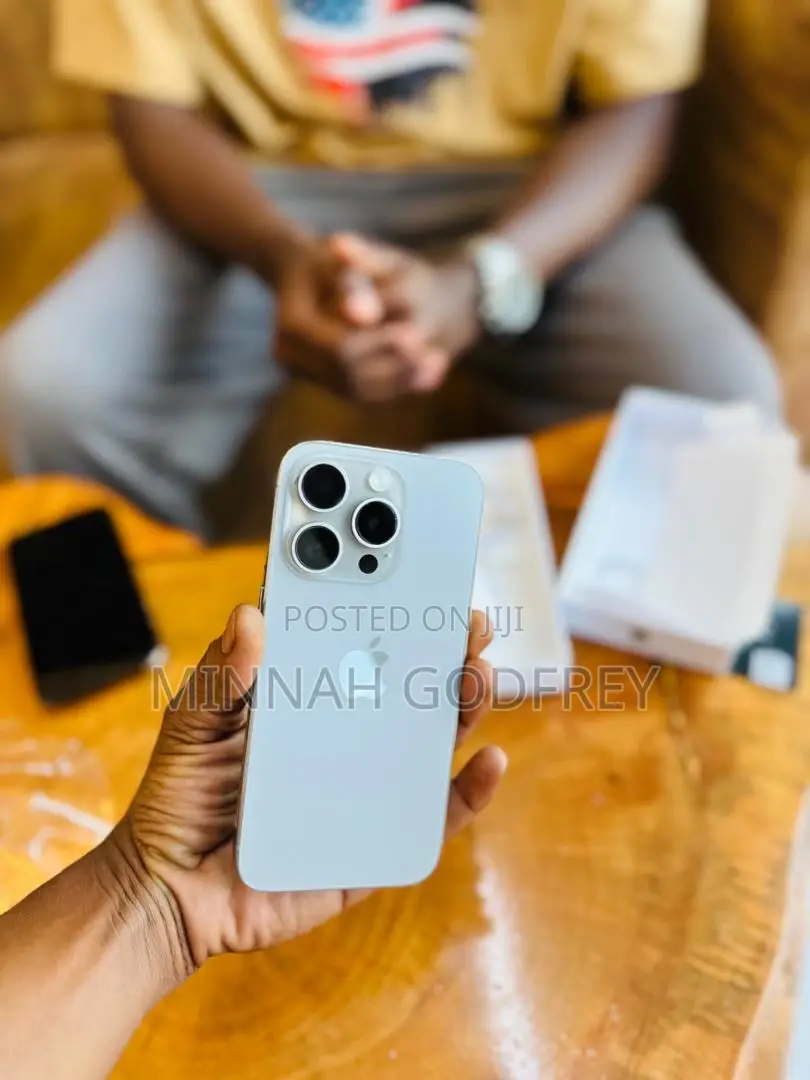 New Apple iPhone 15 Pro Max 256 GB Silver
