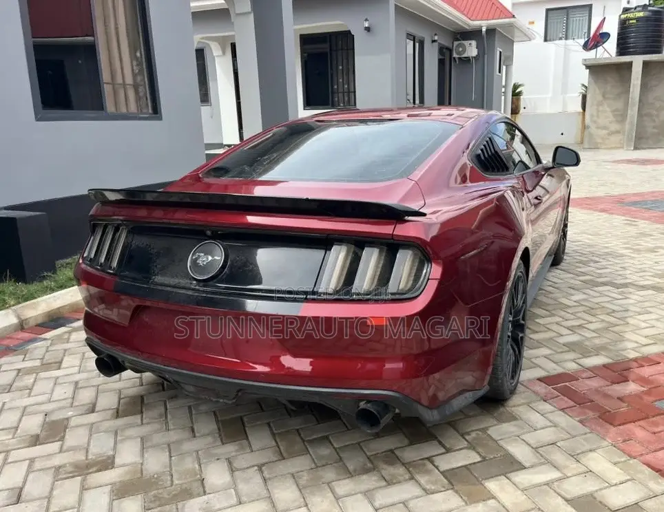 Ford Mustang 2020 Maroon