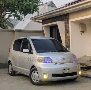 Toyota Porte 2005 Silver