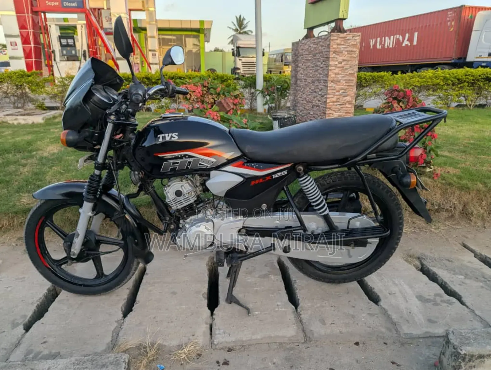 TVS HLX 125 2025 Black