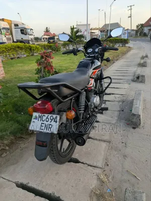 TVS HLX 125 2025 Black