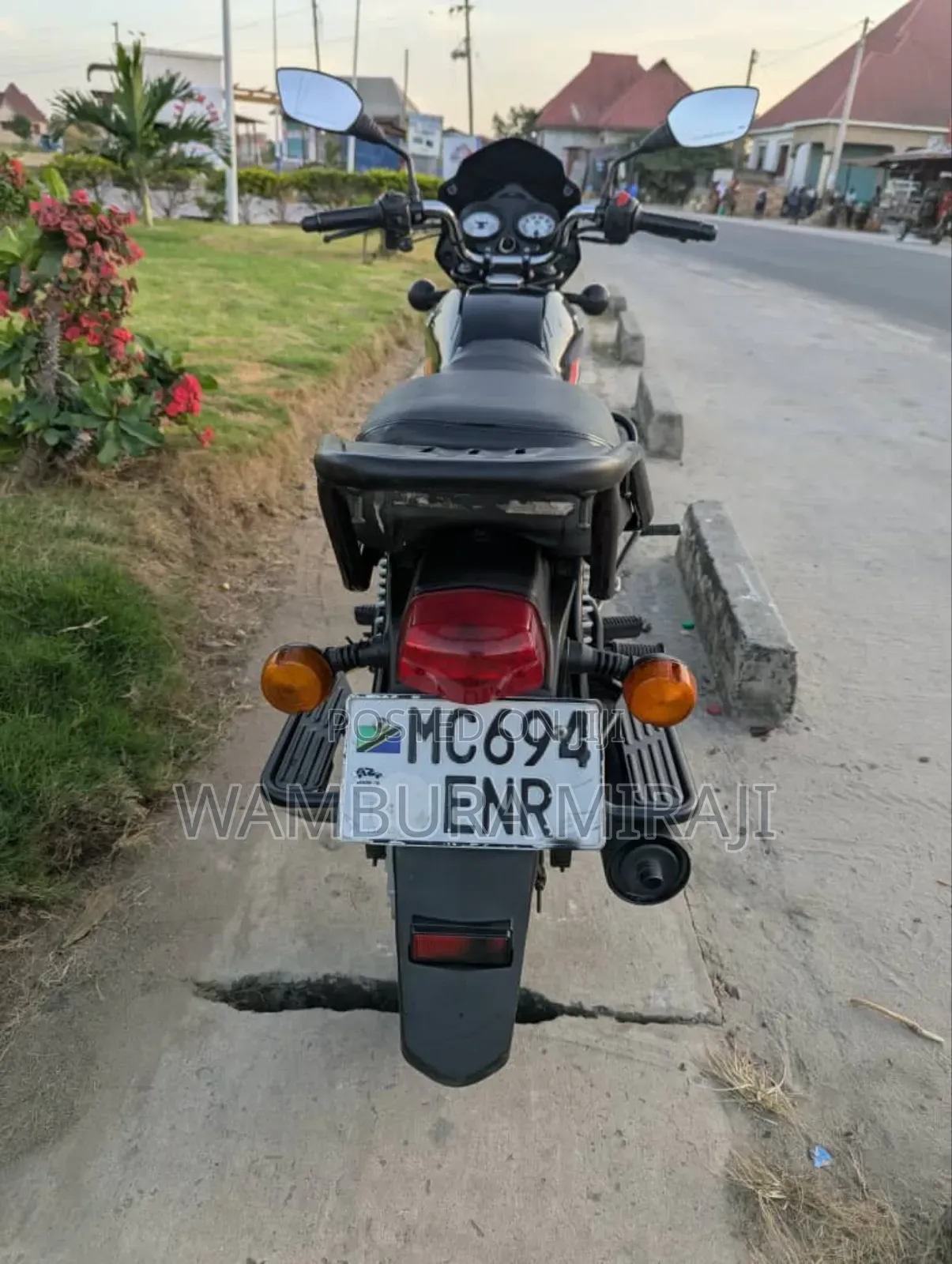 TVS HLX 125 2025 Black