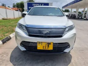 Toyota Harrier 2.0 2017 White