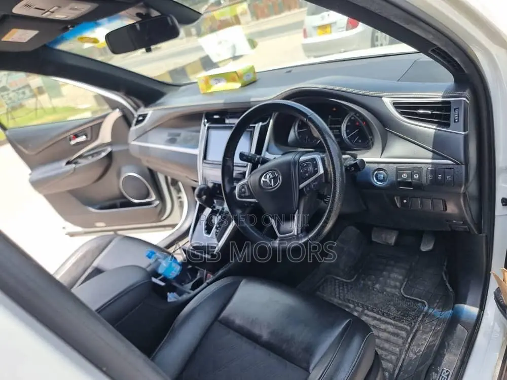 Toyota Harrier 2.0 2017 White