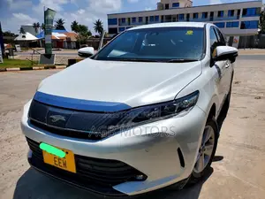 Toyota Harrier 2.0 2017 White