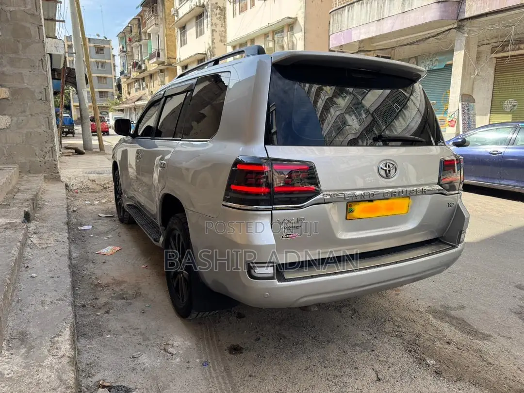 Toyota Land Cruiser 4.5 V8 VXR 2010 Silver