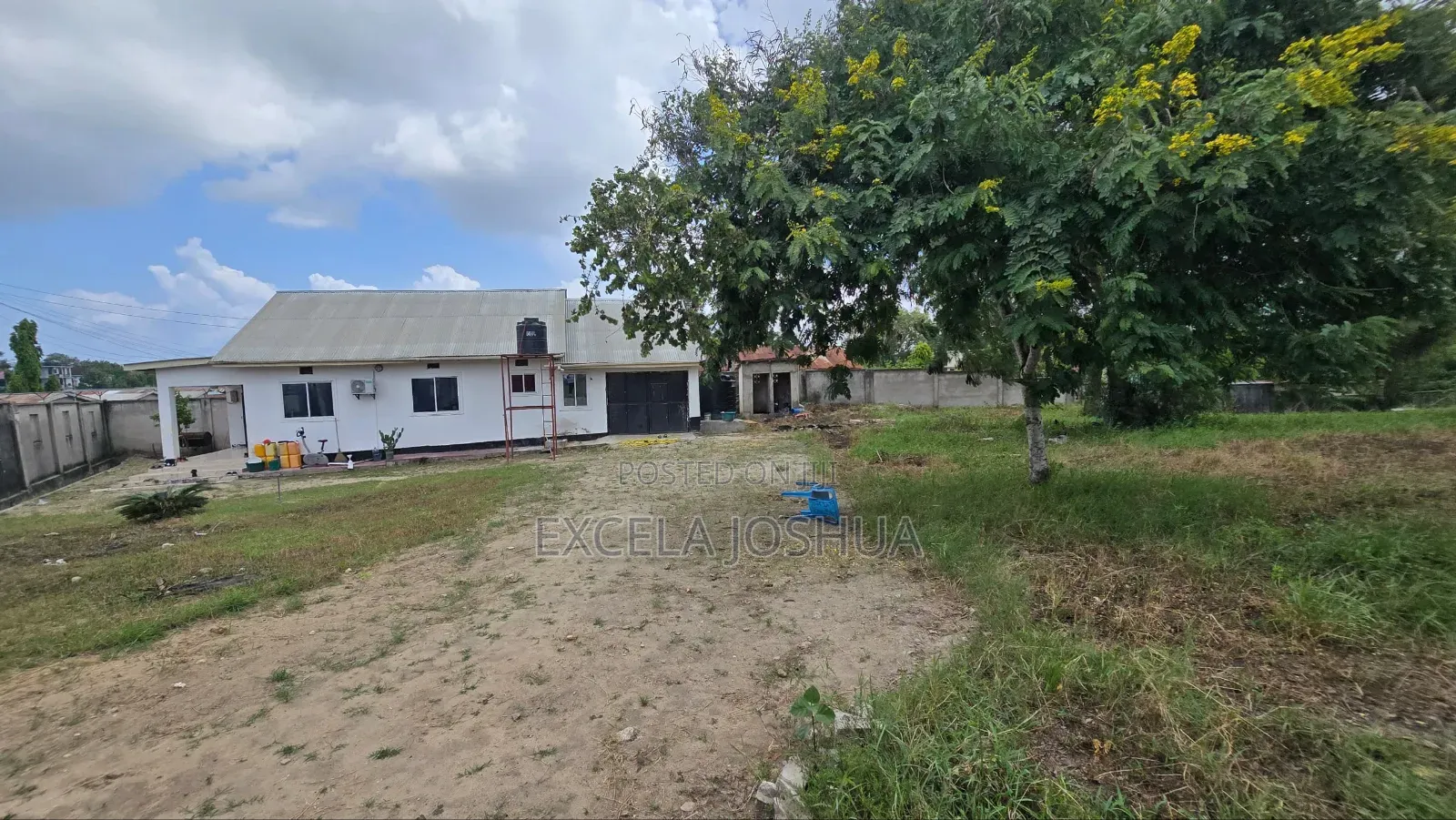 Kiwanja Kinauzwa Changanyikeni Nyuma Ya Chuo Kikuu Cha Dar-Es-Salaam