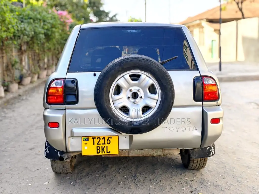 Toyota RAV4 1999 Silver