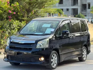 Toyota Noah 2.0 143hp AWD (7 Seater) 2008 Black