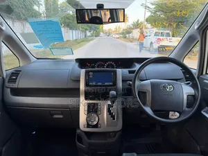 Toyota Noah 2.0 143hp AWD (7 Seater) 2008 White
