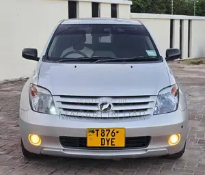 Toyota IST 2005 Silver