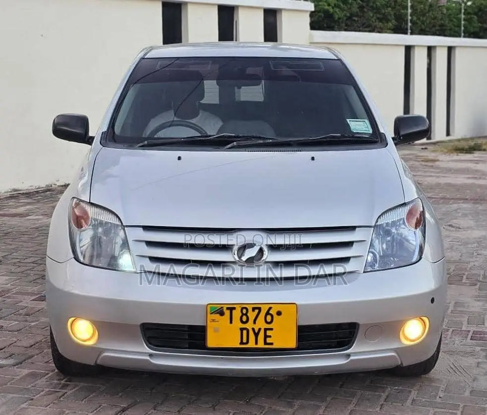 Toyota IST 2005 Silver