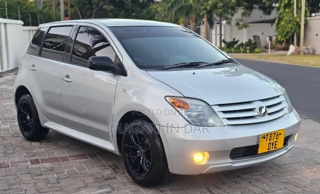 Toyota IST 2005 Silver