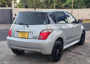 Toyota IST 2005 Silver