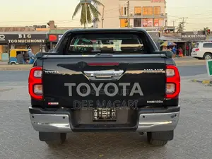 Toyota Hilux 2021 Black