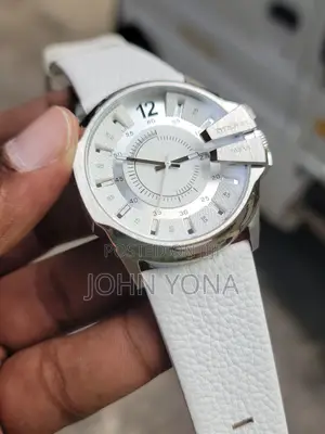 Diesel Dz1405 Master Chief Analog Watch With a White Dial