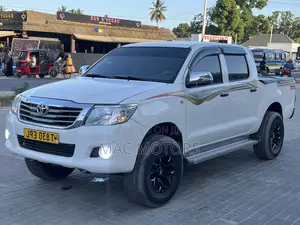 Toyota Hilux 2015 White