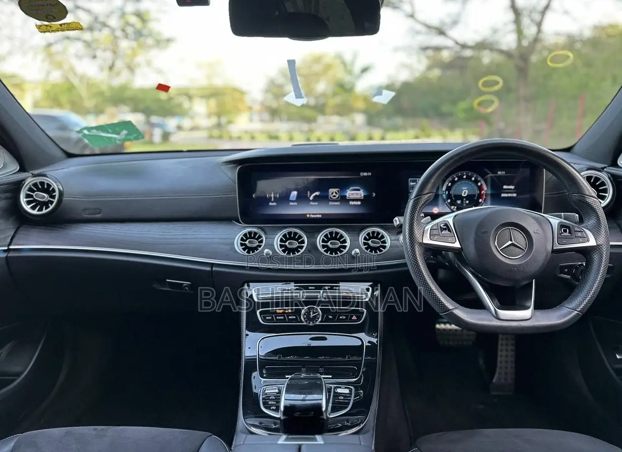 Mercedes-Benz E200 2017 Green