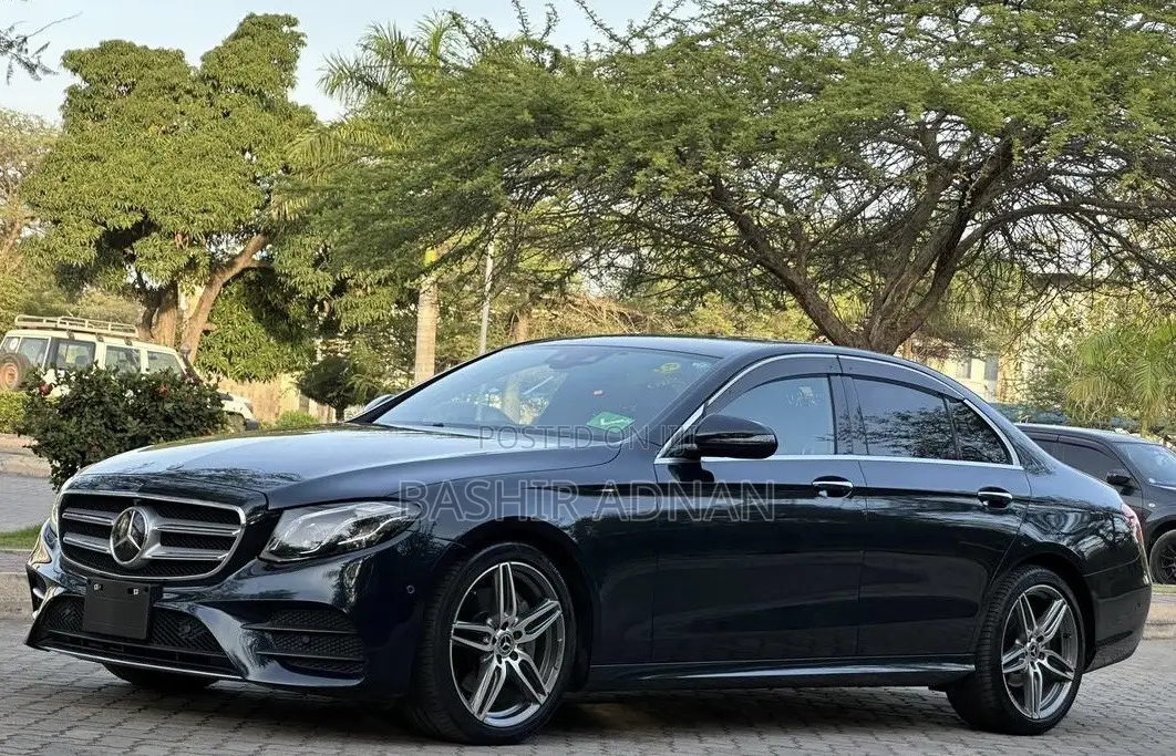Mercedes-Benz E200 2017 Green