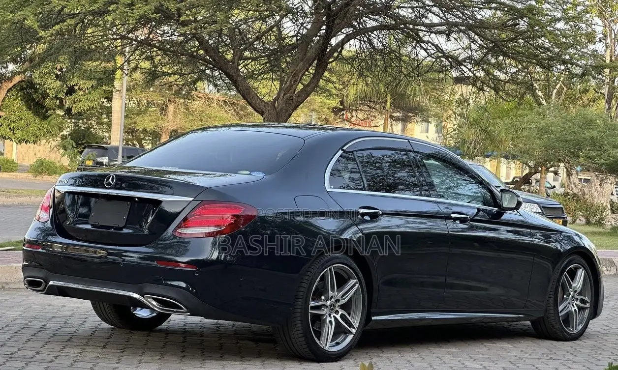 Mercedes-Benz E200 2017 Green