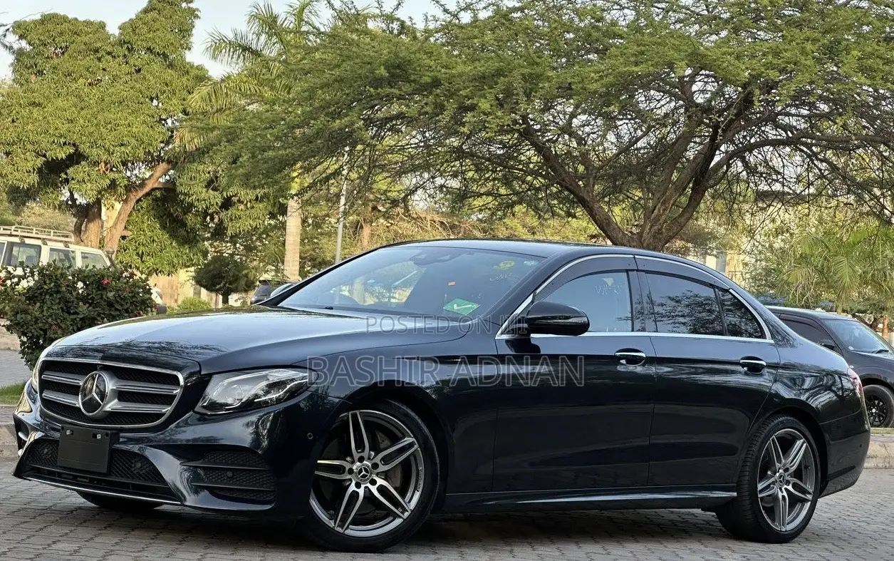 Mercedes-Benz E200 2017 Green