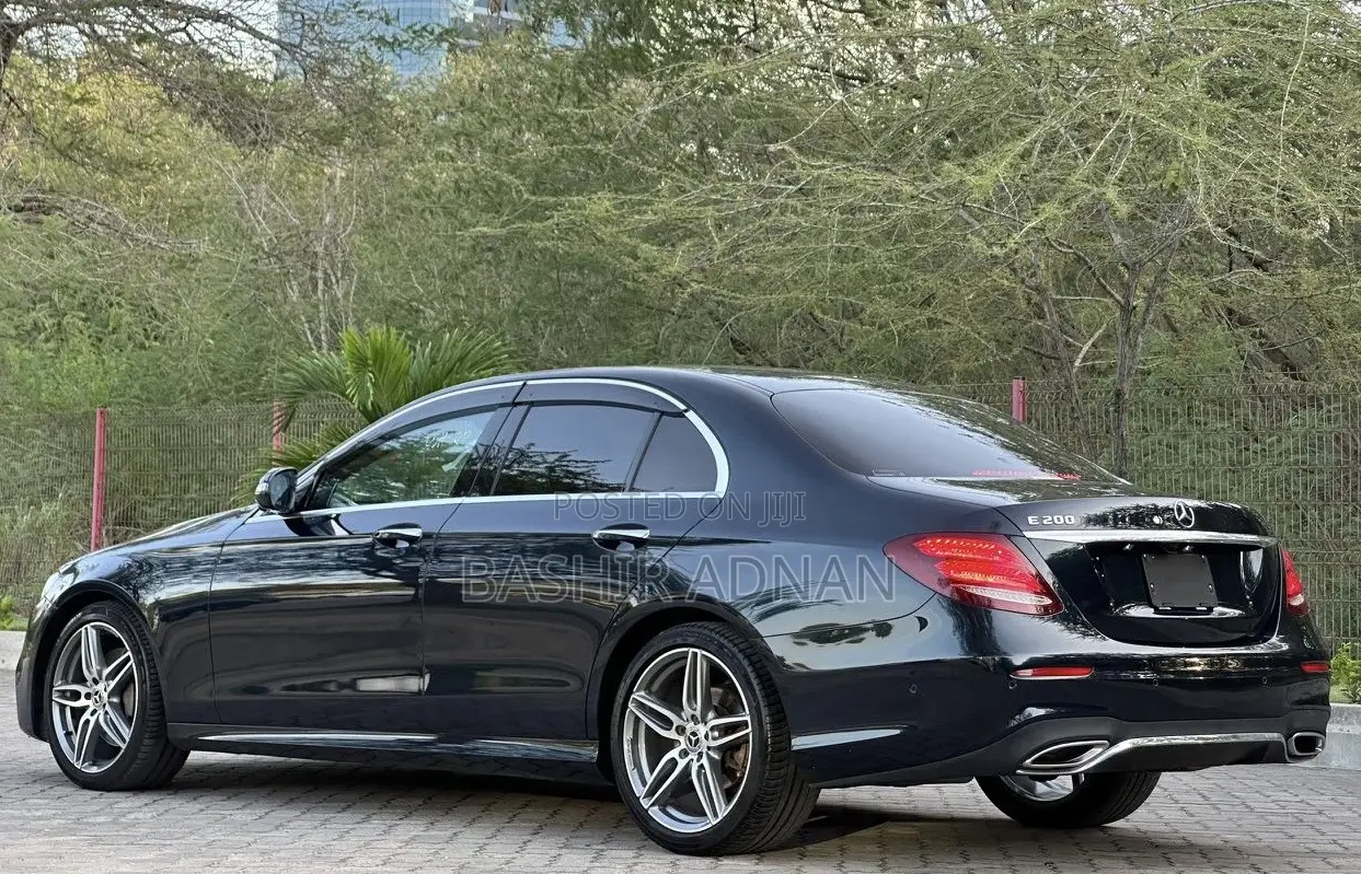 Mercedes-Benz E200 2017 Green