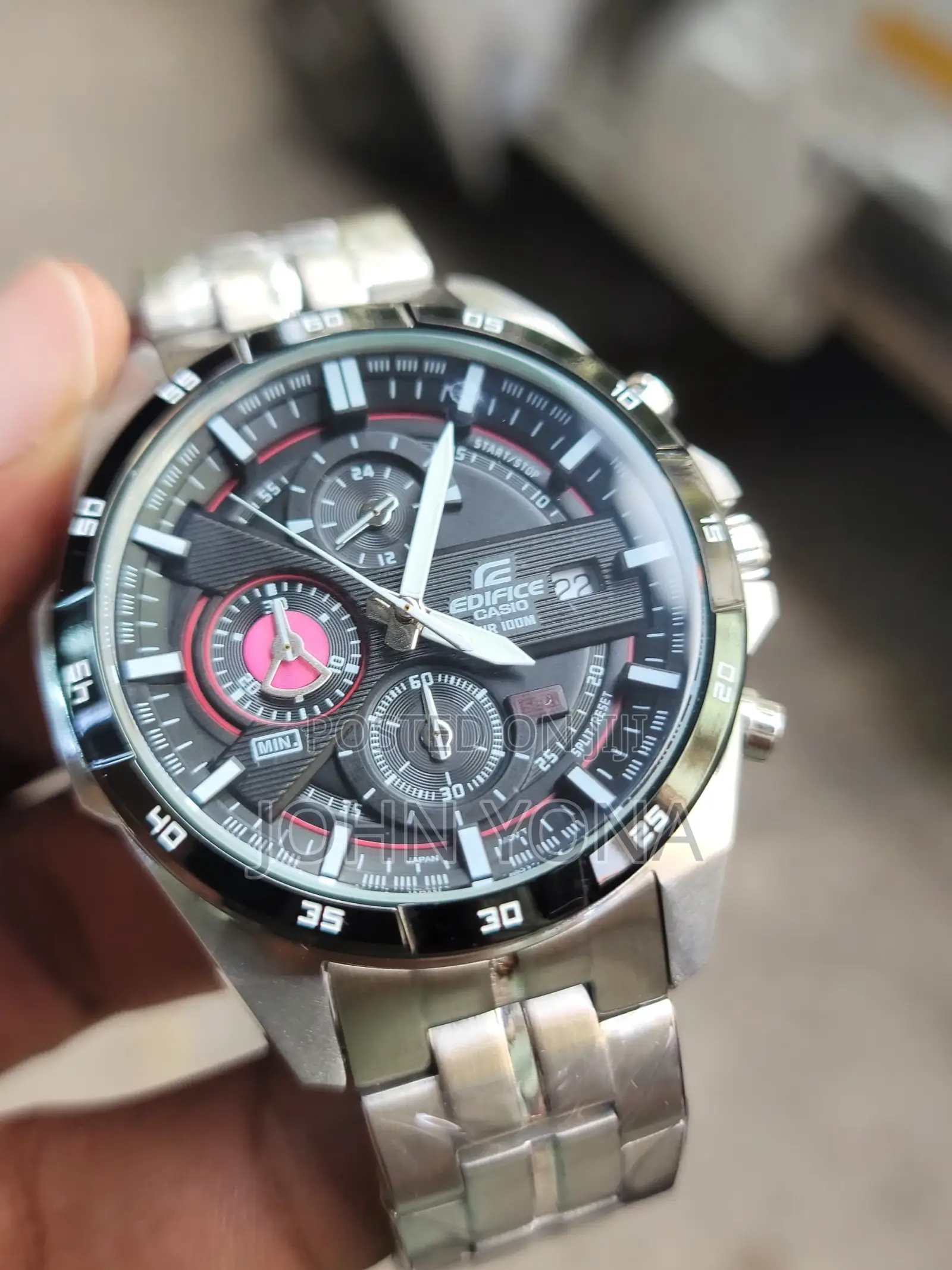 Casio Edifice Efr-556db Men's Watch With a Stainless Steel Band