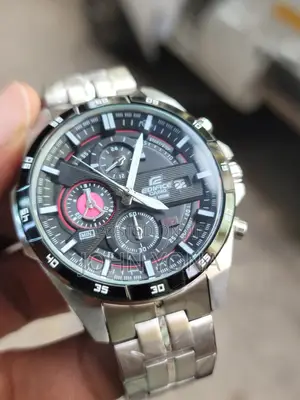 Casio Edifice Efr-556db Men's Watch With a Stainless Steel Band