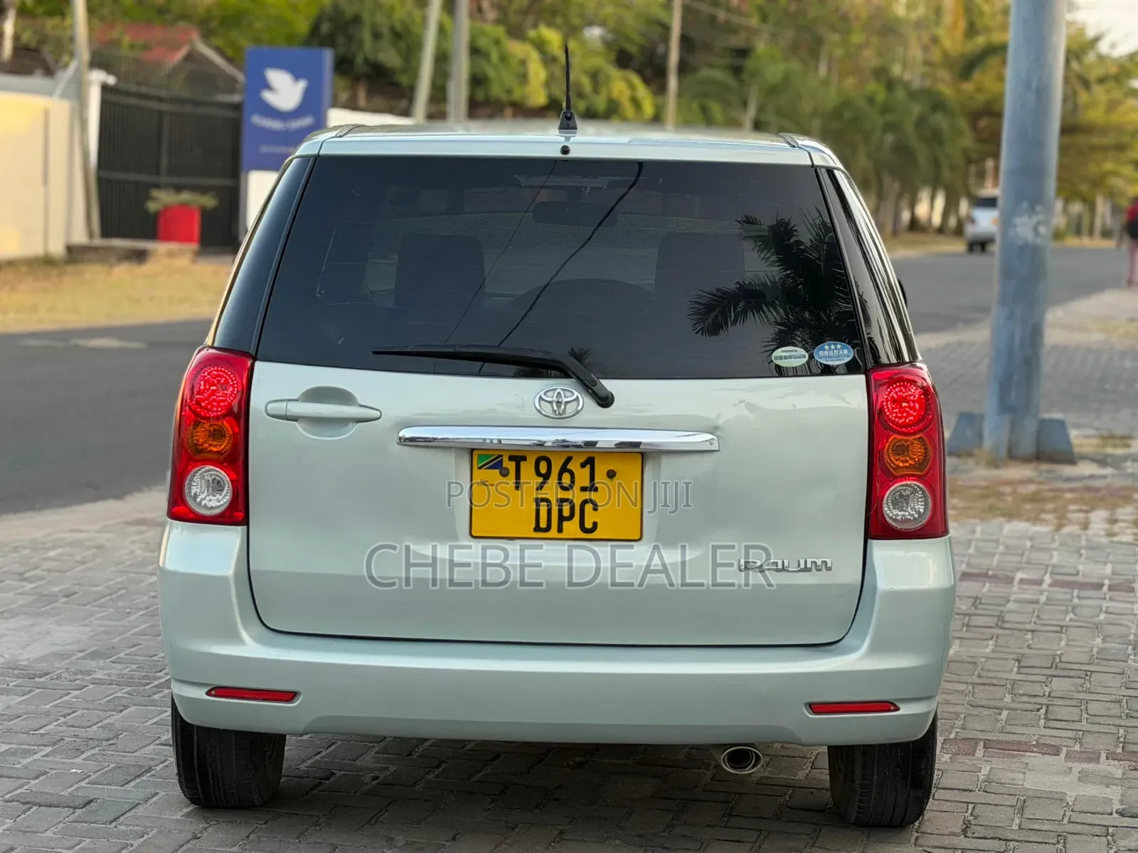 Toyota Raum 2006 Green