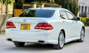 Toyota Crown 2009 White