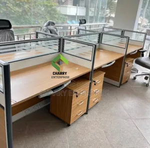 Comfortable and Privacy 6 Seater/ 6 Way Office Workstation or Table