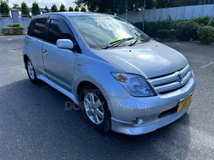 Toyota IST 2004 Silver
