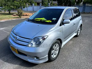 Toyota IST 2004 Silver
