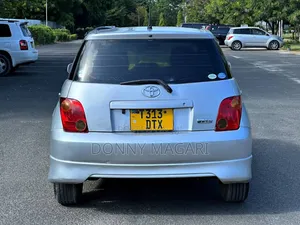 Toyota IST 2004 Silver
