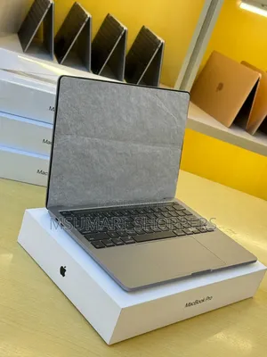 New Laptop Apple MacBook Pro 2020 16GB Intel Core I5 SSD 512GB