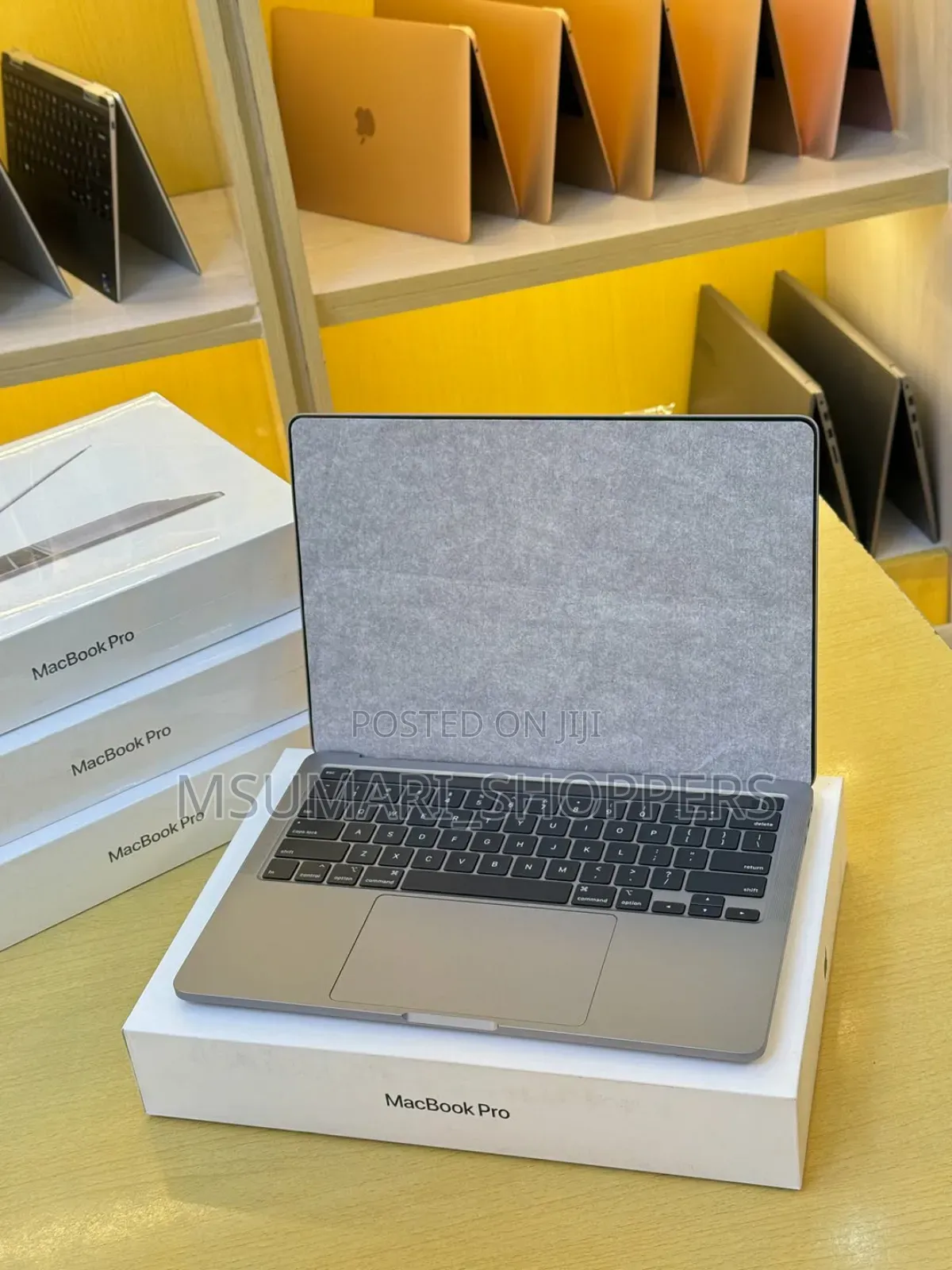 New Laptop Apple MacBook Pro 2020 16GB Intel Core I5 SSD 512GB