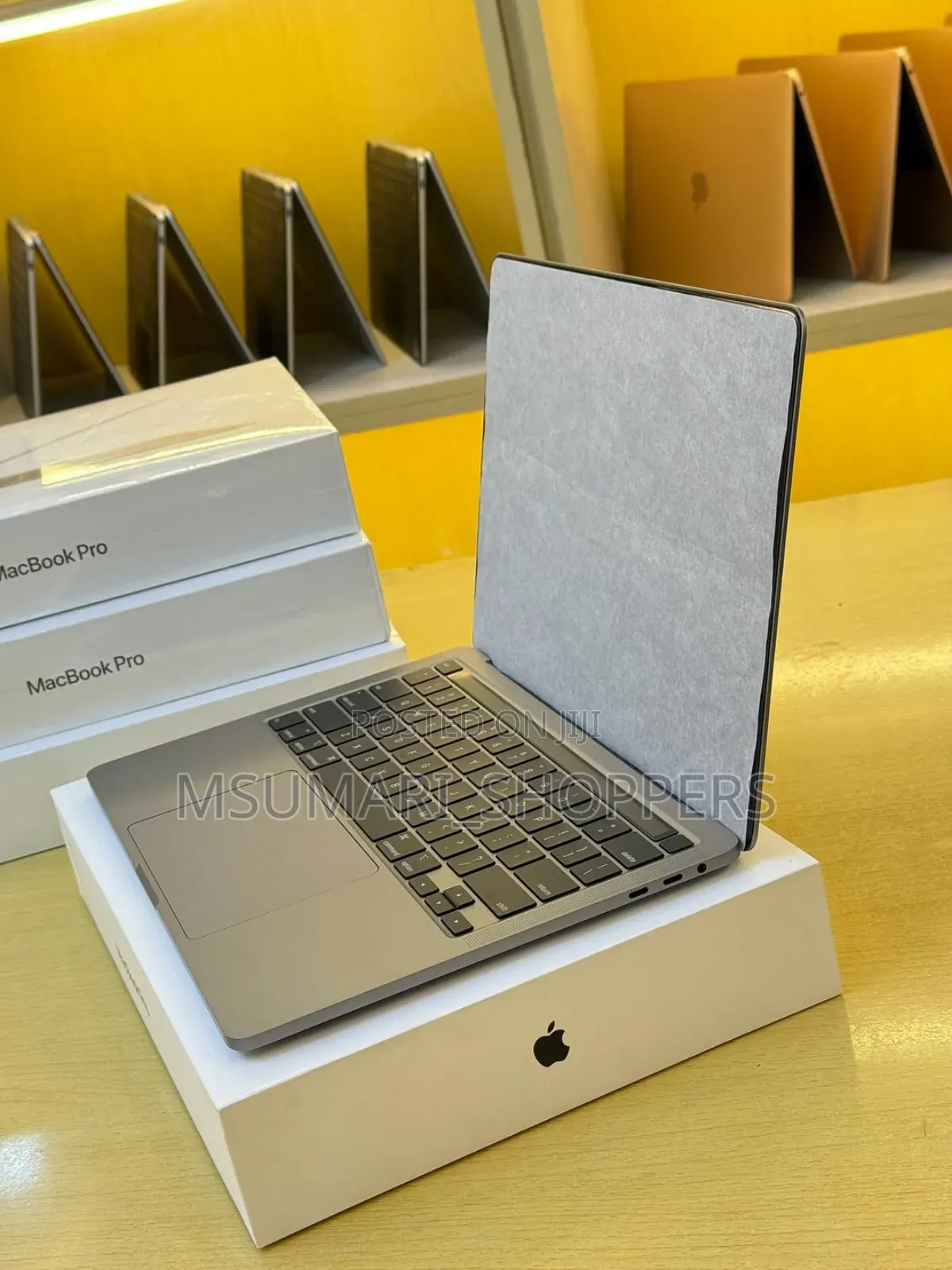 New Laptop Apple MacBook Pro 2020 16GB Intel Core I5 SSD 512GB
