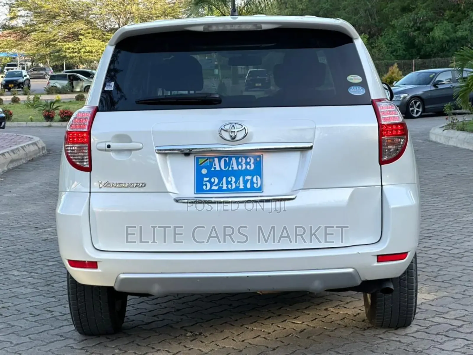 Toyota Vanguard 2009 White