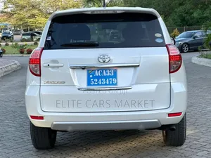 Toyota Vanguard 2009 White