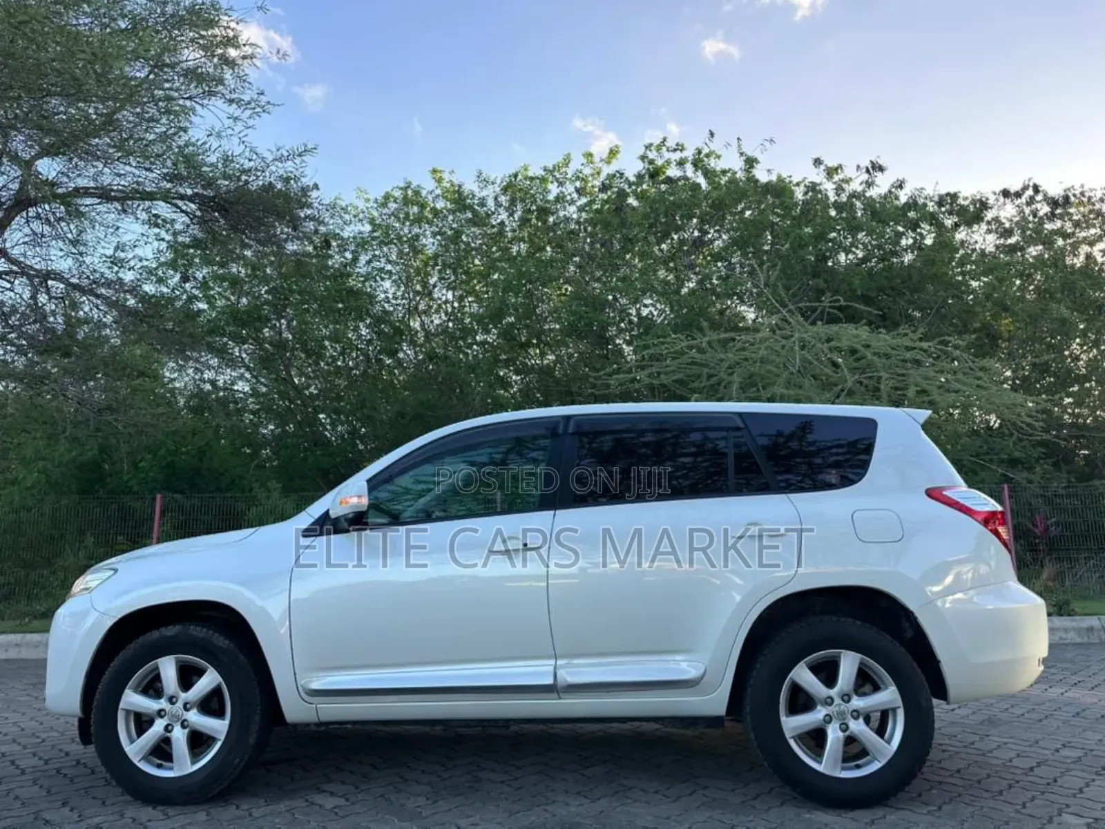 Toyota Vanguard 2009 White