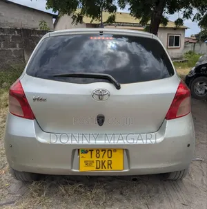 Toyota Vitz 2005 Silver