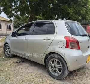 Toyota Vitz 2005 Silver